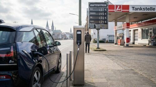 „Endlich eine Alternative“: E‑Autos ersetzen schon 1,7 Mio. Barrel Öl pro Tag, trotz Spritpreis